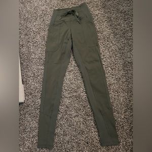 🚨LAST CHANCE: Glyder drawstring street leggings. Olive green size XS